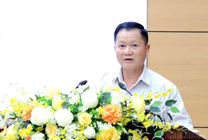 Chánh Văn phòng Đoàn ĐBQH và HĐND tỉnh phát biểu tại buổi tập huấn.