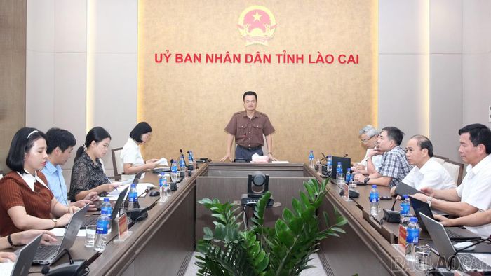 Phó Chủ tịch UBND tỉnh Giàng Quốc Hưng phát biểu tại cuộc họp.