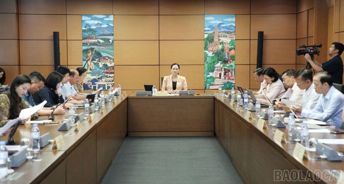 Quang cảnh phiên thảo luận.