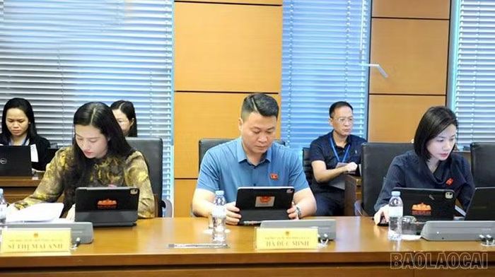 Đại biểu Quốc hội tỉnh Lào Cai tại phiên thảo luận.