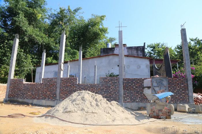 Căn nhà đang xây dựng của gia đình anh Lý Văn Chiến, tổ dân phố 43.