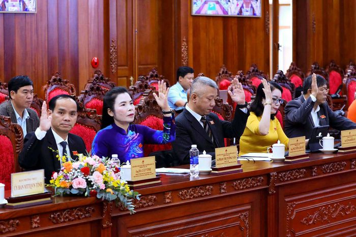 Lãnh đạo HĐND tỉnh Lâm Đồng, các ban của HĐND tỉnh thống nhất biểu quyết bãi bỏ, thay thế các nghị quyết không còn phù hợp
