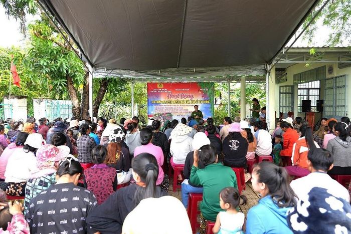 Phòng Cảnh sát hình sự tuyên truyền pháp luật cho người dân.