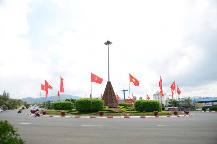 Bùng binh nối vào cao tốc Liên Khương - Prenn, QL 27 và QL 20 thuộc địa bàn xã Đức Trọng.