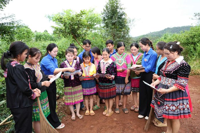 Công đoàn cơ sở Đoàn Kinh tế - Quốc phòng 720 tuyên truyền, phổ biến kiến thức pháp luật cho đồng bào DTTS xã Quảng Tân