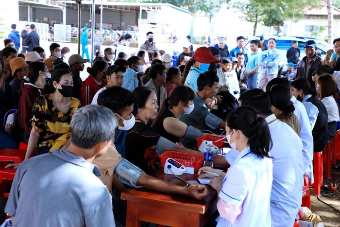 Người dân xã Đắk Song tích cực tham gia hoạt động khám sức khỏe định kỳ hoặc khám sàng lọc miễn phí