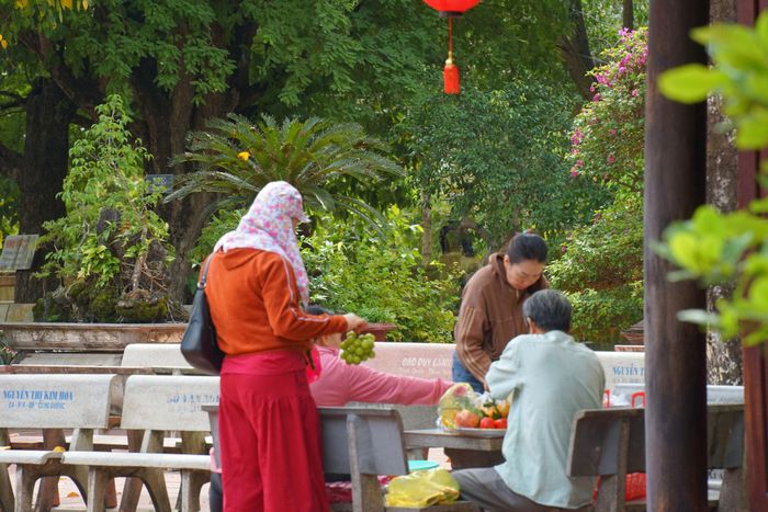 Du khách hành hương