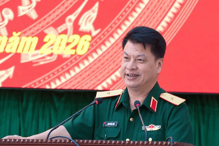 Thiếu tướng Đinh Hồng Tiếng, Ủy viên Ban Thường vụ Tỉnh ủy, Chỉ huy trưởng Bộ CHQS tỉnh Lâm Đồng chủ trì lễ công bố quyết định tại Trung đoàn Bộ binh 40