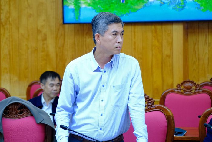 Ông Nguyễn Hoàng Đạo, Phó Giám đốc Sở Dân tộc và Tôn giáo báo cáo tiến độ thực hiện giải ngân vốn đầu tư công các chương trình do đơn vị quản lý