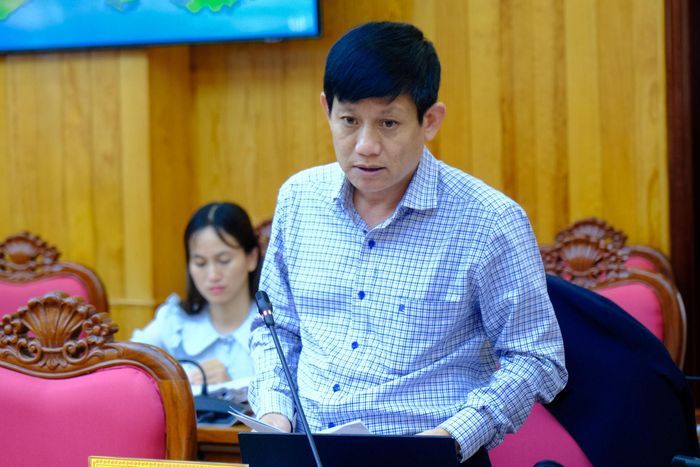 Ông Võ Đức Tuấn, Phó Giám đốc Sở Tài chính báo cáo tiến độ thực hiện giải ngân vốn đầu tư các chương trình mục tiêu quốc gia