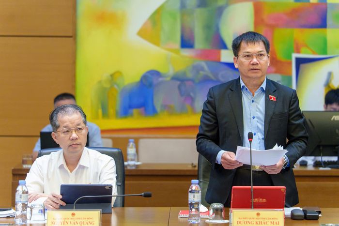 Đại biểu Dương Khắc Mai, Phó trưởng Đoàn chuyên trách Đoàn ĐBQH tỉnh Lâm Đồng phát biểu tại phiên thảo luận tổ