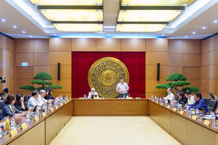 Quang cảnh phiên làm việc