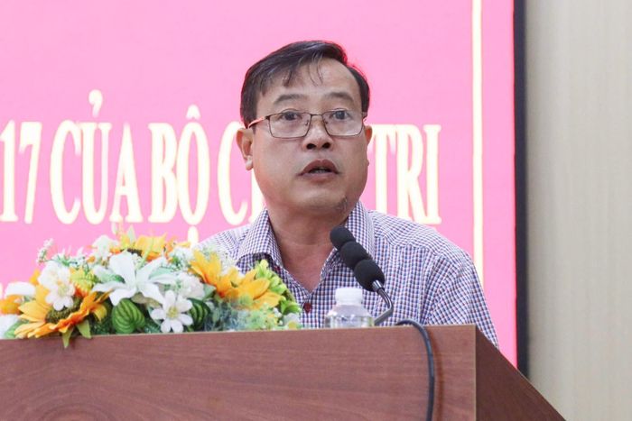 Phó Bí thư Đảng ủy xã, Chủ tịch UBND xã Thuận Hạnh Lê Hồng Đô chia sẻ kinh nghiệm trong cụ thể hóa các nghị quyết trong phát triển kinh tế - xã hội