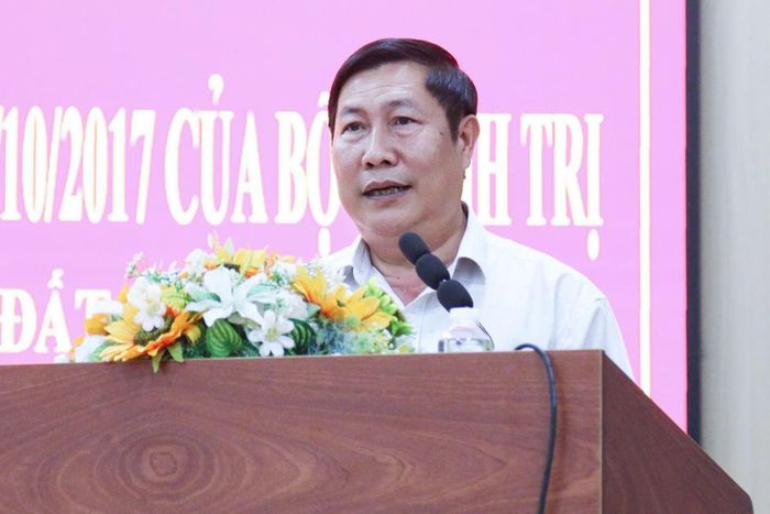 Phó Bí thư Đảng ủy, Chủ tịch UBND xã Đắk Will Hoàng Văn Tám chia sẻ kinh nghiệm về kết quả thực hiện công tác tăng cường và củng cố quốc phòng, an ninh, đối ngoại