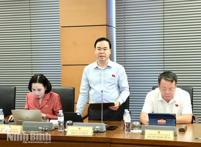 Đại biểu Trần Văn Khải, Phó Chủ nhiệm Ủy ban Khoa học, Công nghệ và Môi trường của Quốc hội phát biểu thảo luận.