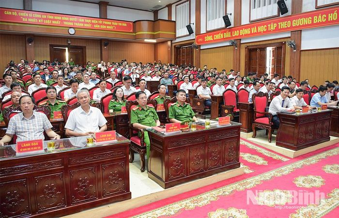 Các đại biểu dự hội nghị.