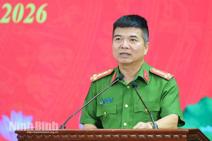 Đại tá Nguyễn Minh Hải, Phó Giám đốc Công an tỉnh báo cáo kết quả tại hội nghị.
