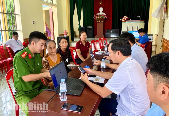 Những cách làm sáng tạo của xã Nghĩa Hưng đã góp phần nâng cao sự hài lòng của người dân.