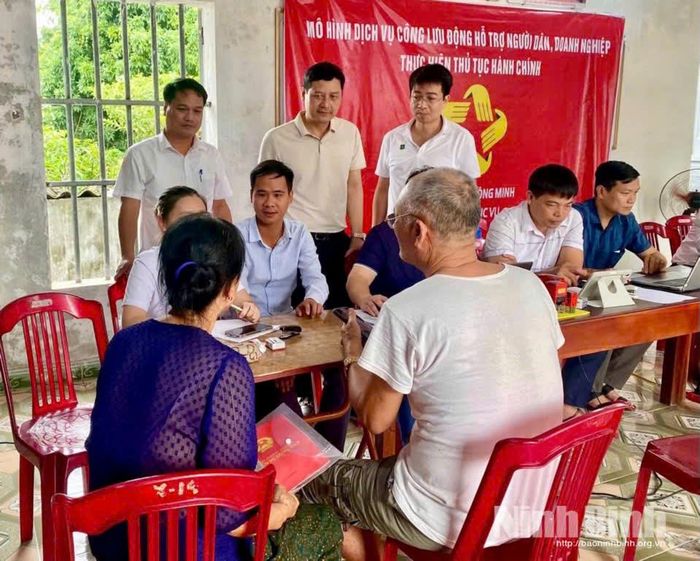 Mô hình Chuyến xe lưu động hỗ trợ người dân thôn Nghĩa Thái và các thôn lân cận.