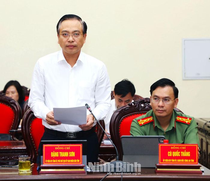 Đồng chí Đặng Thanh Sơn, Ủy viên Ban Thường vụ Tỉnh ủy, Phó Chủ tịch UBND tỉnh phát biểu tại hội nghị.