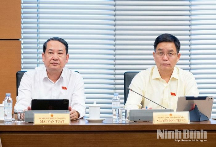 Các đại biểu dự phiên thảo luận Tổ.