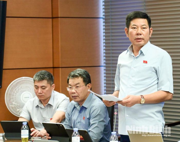 Thiếu tướng Tô Thành Quyết, Phó Tư lệnh Quân khu III phát biểu thảo luận.
