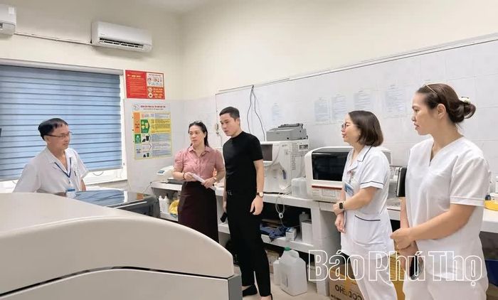 Đội ngũ kỹ thuật viên, thầy thuốc trẻ của đơn vị tiên phong ứng dụng chuyển đổi số trong hoạt động khám, điều trị bệnh.