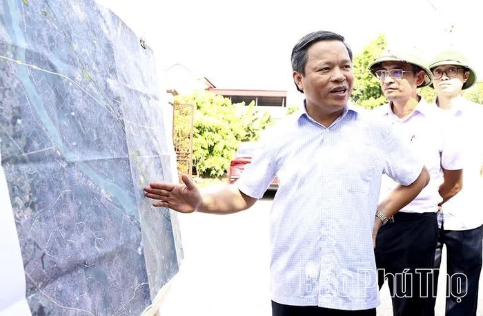 Đồng chí Phó Chủ tịch UBND tỉnh Phan Trọng Tấn chỉ đạo đẩy nhanh các bước để giải phóng mặt bằng dự án.
