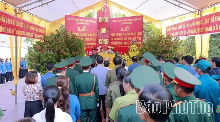 Quang cảnh lễ truy điệu các Anh hùng liệt sĩ.