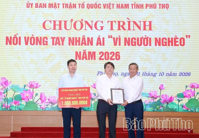 Liên đoàn Doanh nghiệp tỉnh tham gia ủng hộ Quỹ “Vì người nghèo” tại chương trình.