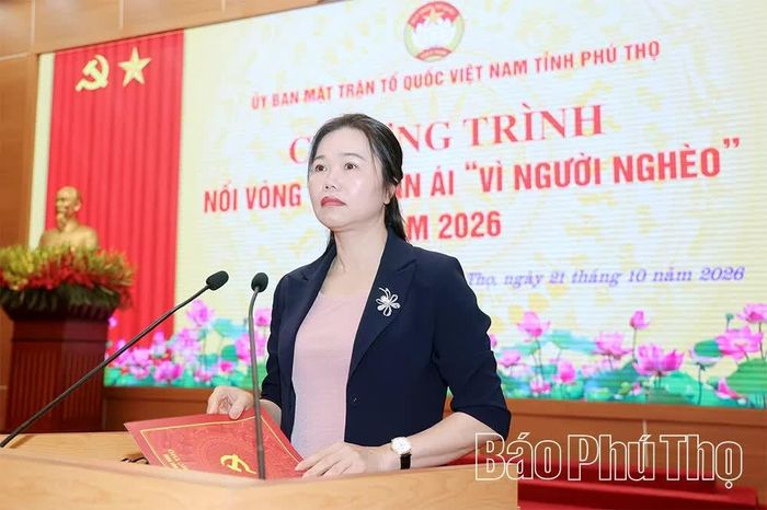 Đồng chí Phó Bí thư Tỉnh ủy, Chủ tịch Ủy ban MTTQ tỉnh Bùi Thị Minh phát biểu tại chương trình.