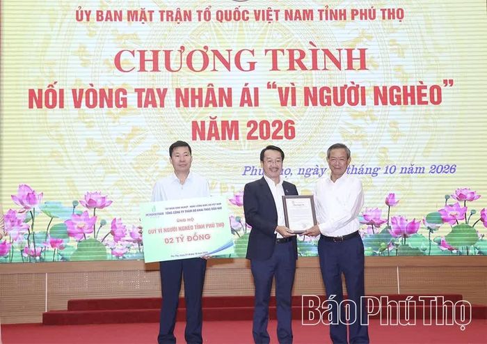 Tổng Công ty Thăm dò khai thác dầu khí tham gia ủng hộ Quỹ “Vì người nghèo”.