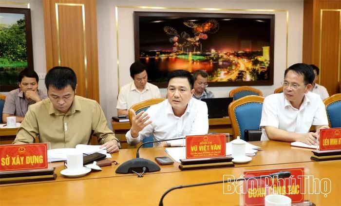 Phó Chủ tịch UBND tỉnh Vũ Việt Văn phát biểu tại buổi làm việc.