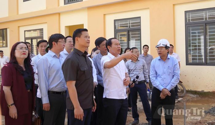 Đoàn công tác Trung ương kiểm tra tiến độ dự án Trường nội trú Tiểu học và THCS Đakrông - Ảnh: C.H