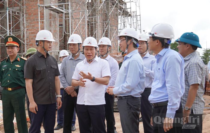 Đồng chí Lê Tiến Châu, Phó Thủ tướng Chính Phủ trao đổi với lãnh đạo tỉnh - Ảnh: C.H