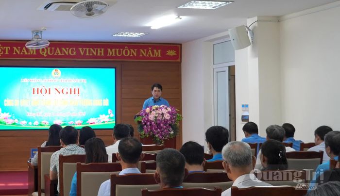 Đồng chí Chủ tịch Công đoàn phường Đồng Hới Phan Thanh Lân phát biểu nhận nhiệm vụ - Ảnh: H.Tr