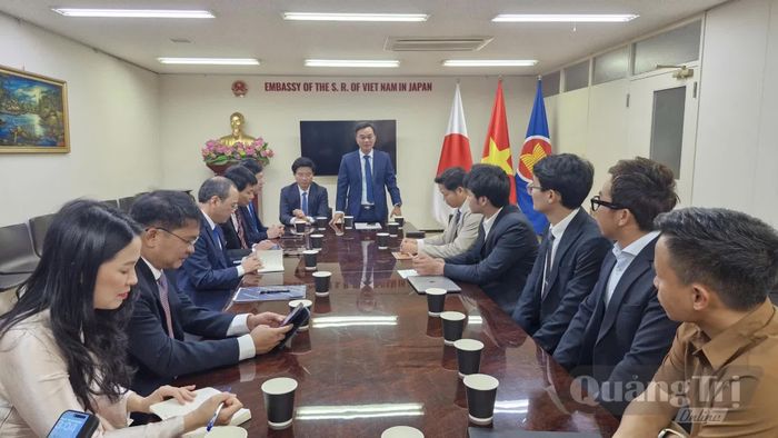 Đồng chí Nguyễn Chiến Thắng, Phó Bí thư Tỉnh ủy, Chủ tịch Ủy ban MTTQ Việt Nam tỉnh thông tin khái quát về tình hình phát triển kinh tế-xã hội của Quảng Trị sau sắp xếp đơn vị hành chính - Ảnh: C.T.V