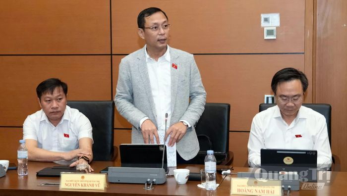 Đồng chí Hoàng Nam Hải, Ủy viên chuyên trách Ủy ban Dân nguyện và Giám sát thảo luận tại tổ - Ảnh: C.T.V