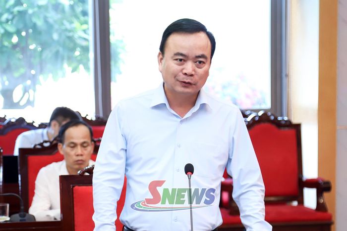 Đồng chí Phó Chủ tịch Thường trực UBND tỉnh phát biểu tại cuộc họp.