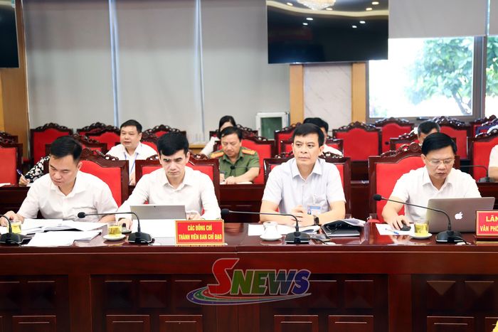 Các đại biểu tham dự cuộc họp.