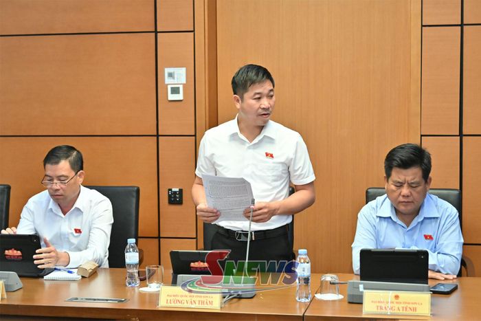 Đại biểu Lường Văn Thâm phát biểu