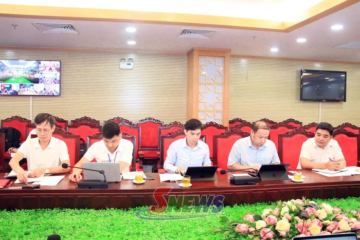 Các đại biểu dự họp.