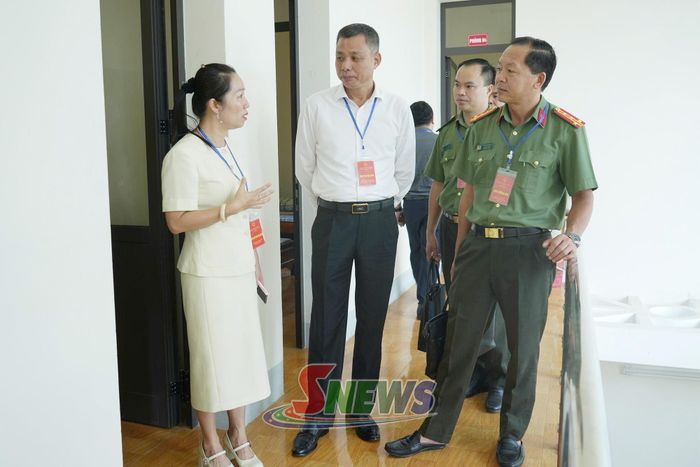 Kiểm tra cơ sở vật chất cần thiết phục vụ Ban đề thi, Ban vấn đáp thực hiện nhiệm vụ tại khu vực thi.
