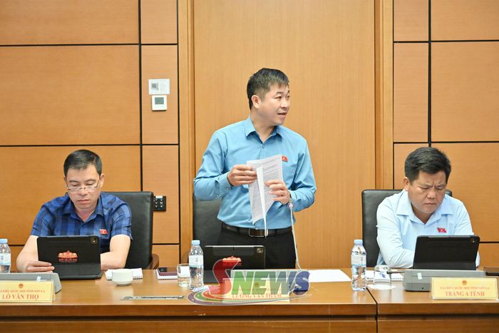 Đại biểu Lường Văn Thâm phát biểu