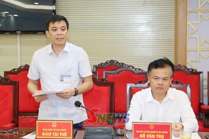 Đồng chí Đào Tài Tuệ, Ủy viên Ban Thường vụ Tỉnh ủy, Giám đốc Sở Xây dựng phát biểu.