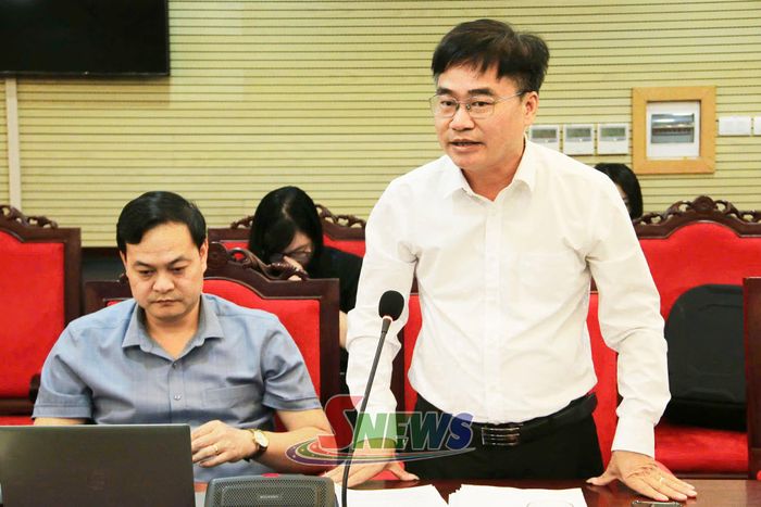 Lãnh đạo xã Tà Xùa phát biểu tại cuộc làm việc.