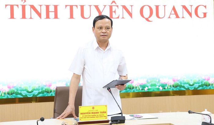 Đồng chí Nguyễn Mạnh Tuấn, Ủy viên BTV Tỉnh ủy, Phó chủ tịch Thường trực UBND tỉnh chủ trì cuộc họp.