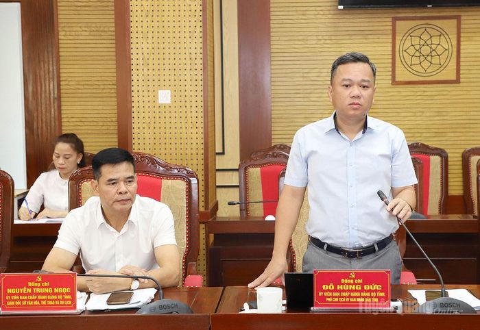 Phó Chủ tịch UBND tỉnh Đỗ Hùng Đức phát biểu tại phiên họp.