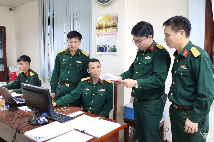 Đoàn công tác của Bộ Quốc phòng kiểm tra số hóa hồ sơ, kết quả giải quyết TTHC trong lĩnh vực chính sách.