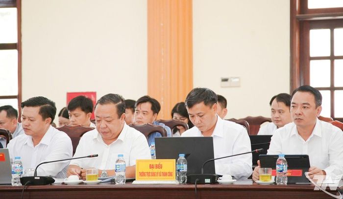 Đại biểu dự buổi làm việc.